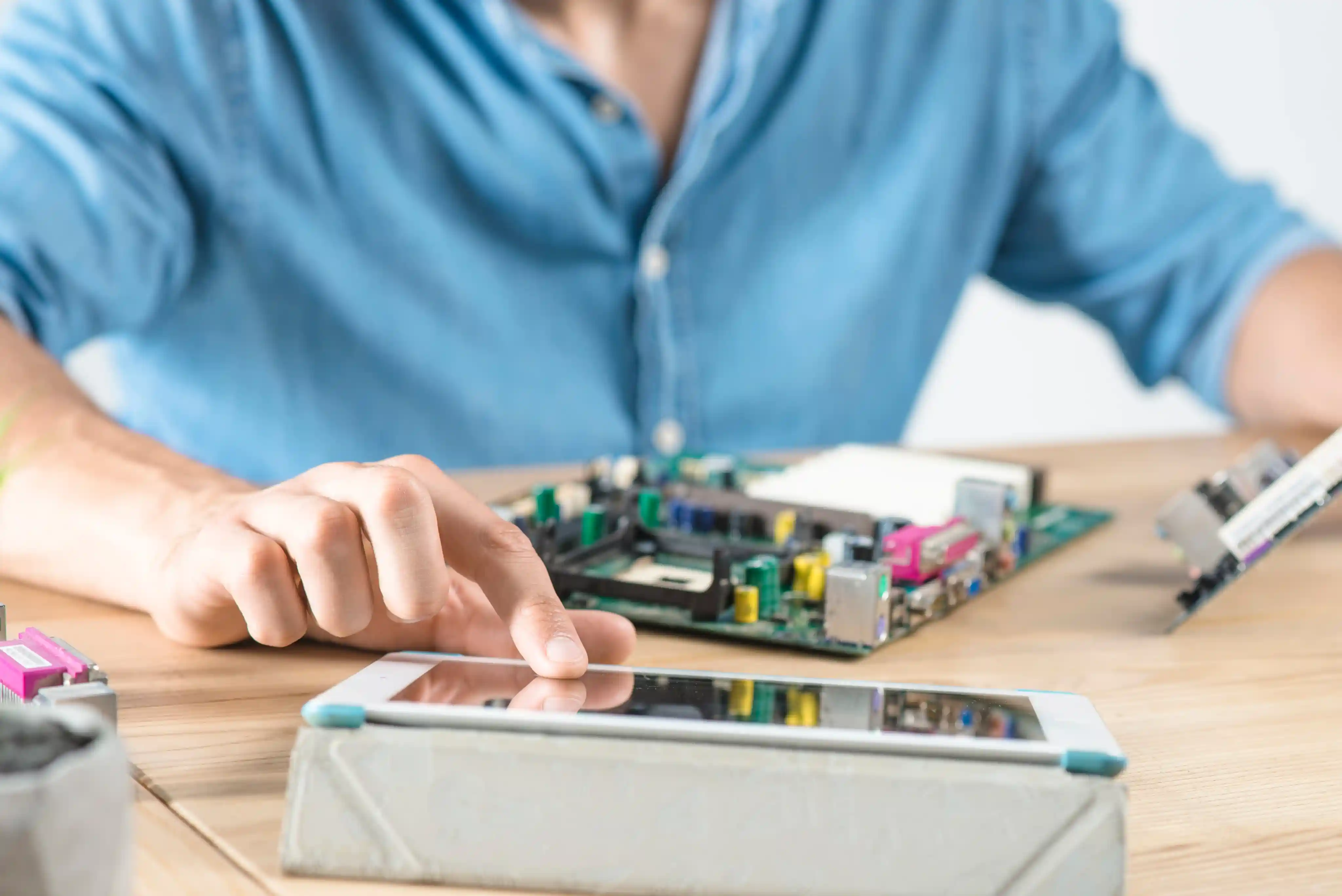 JD Phones technician repairing a smartphone in Sunderland.